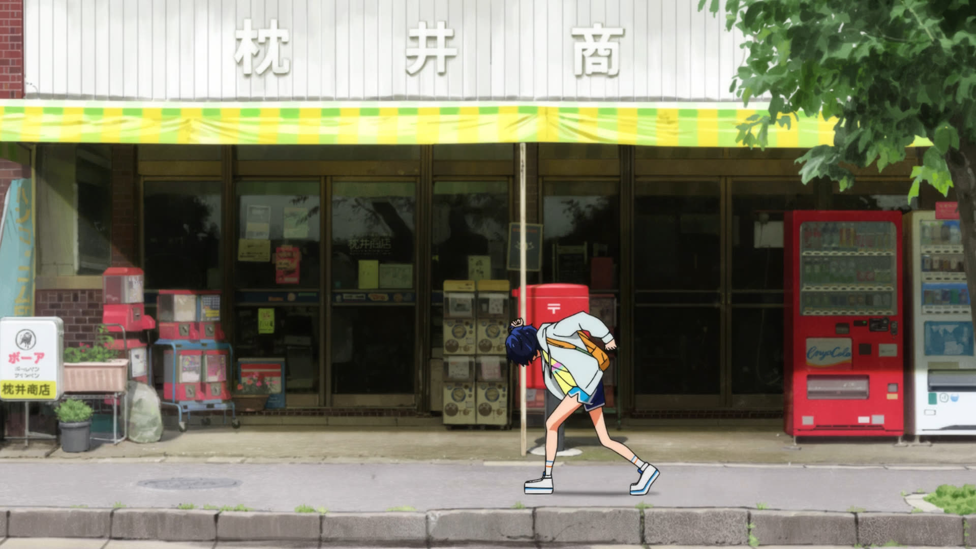 特别篇结尾,小爱在商店前起跑