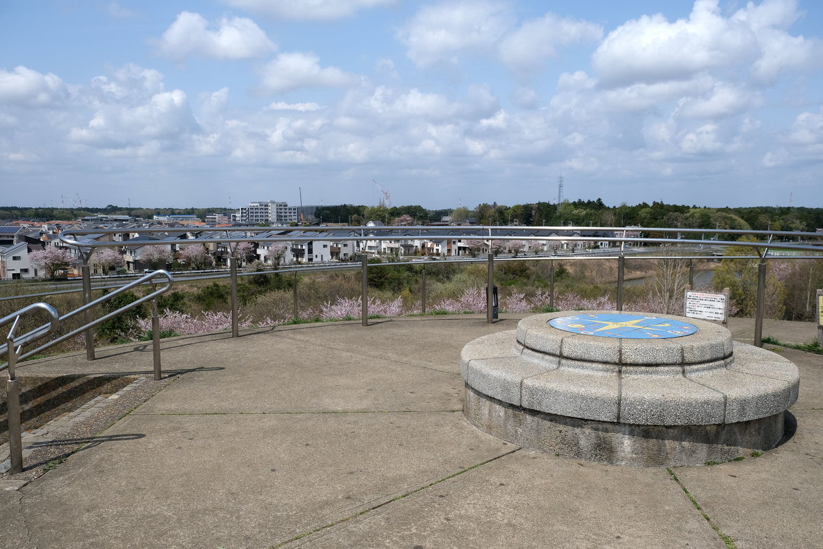 山顶的展望台,并非我拍摄,出自 https://xckb.hatenablog.com/entry/2021/04/03/224959