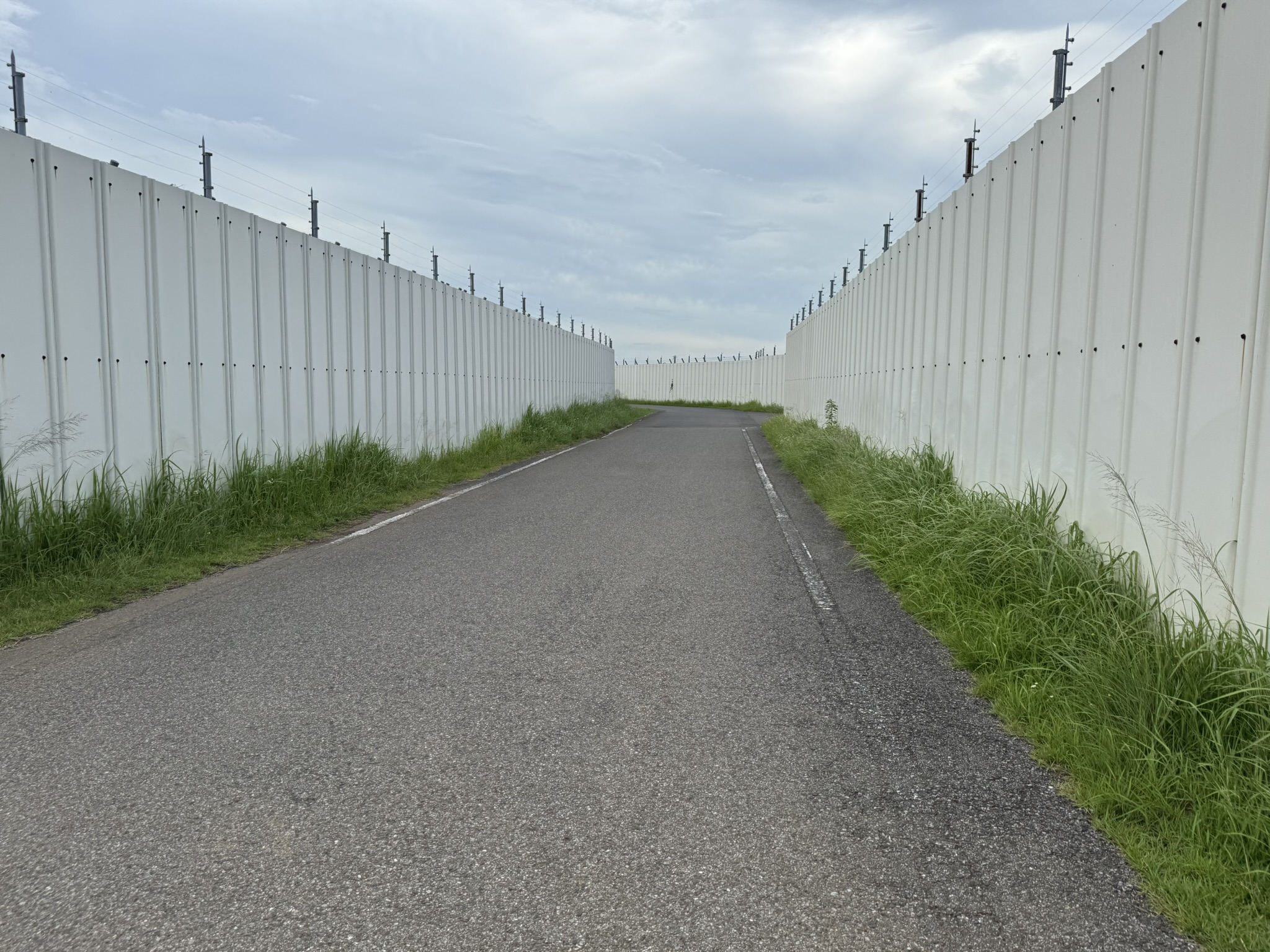 通往東峰神社的小路